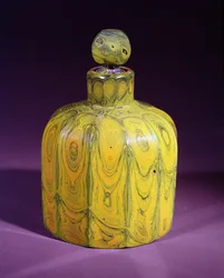 Frasco de perfume Lithyalin y tapón, c.1830